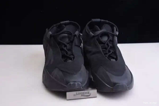 hype 700 FV4440 Black MNVN Adidas Triple Yeezy Boost 0602